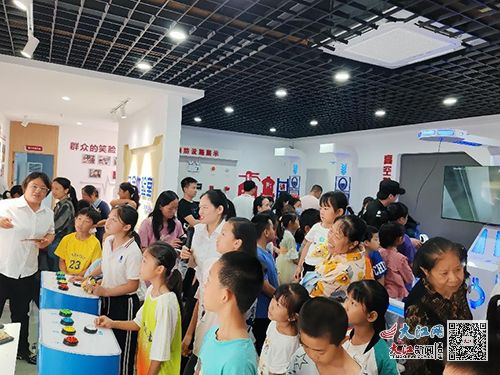 贛州市公房管理服務(wù)中心建營(yíng)公司開展“六一”安全宣傳與禮儀服務(wù)活動(dòng)